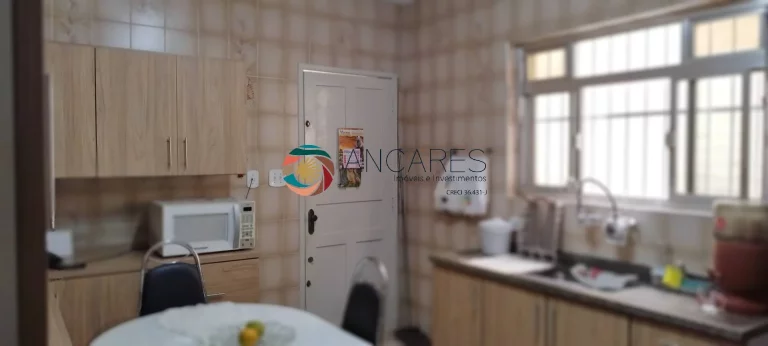 Imagem Casa com 177m², 4 quartos e 2 vagas - Excelente para todo tipo de comércio