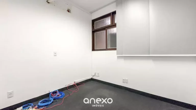Imagem Casa comercial ampla para locação em Blumenau – 246m², 6 salas e vagas de garagem