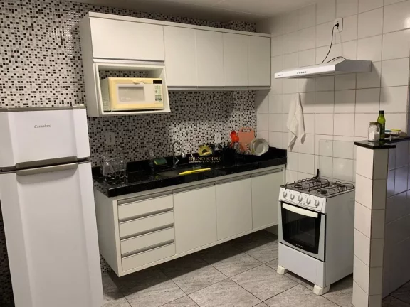 Imagem Oportunidade de Investimento e Moradia: Apartamento de 3 Quartos no Coração de Guarapari
Apresenta...