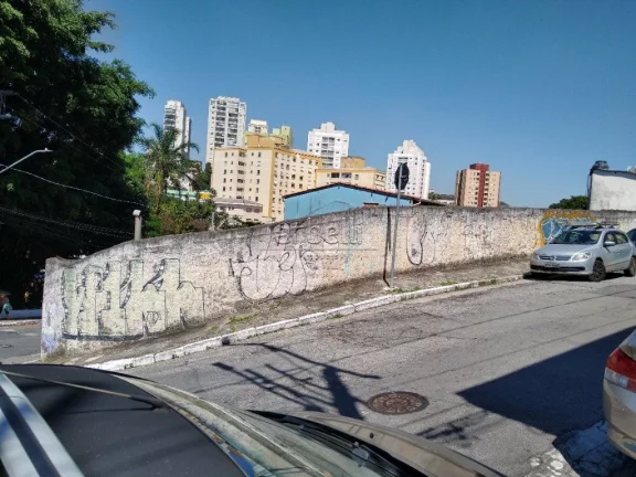 Imagem Terreno com 363 metros quadrados, com casa no local com cozinha, sala, 3 dormitórios, banheiro e va...