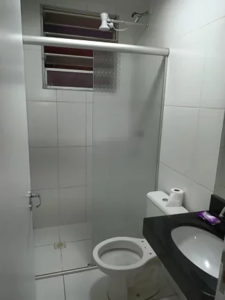 Imagem Apartamento com 2 quartos, sala, cozinha tipo americana com pia de granito, banheiro com box de vidr...