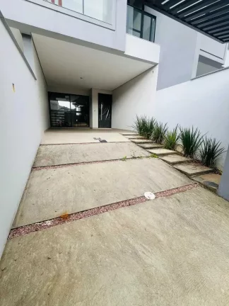 Imagem Geminado com 3 dormitórios sendo 1 suíte e 2 vagas - Bom Retiro | Joinville/SC