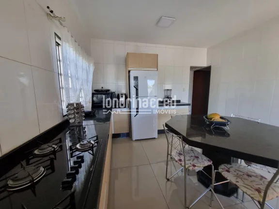 Imagem Casa à venda 2 Quartos, 2 Suites, 308M², Vila Santa Terezinha, Londrina - PR
