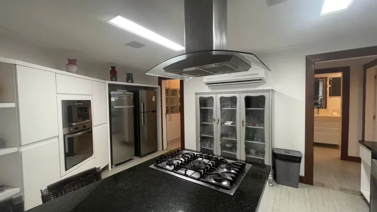 Imagem Casa com 6 Quartos para Temporada em Jurerê Internacional