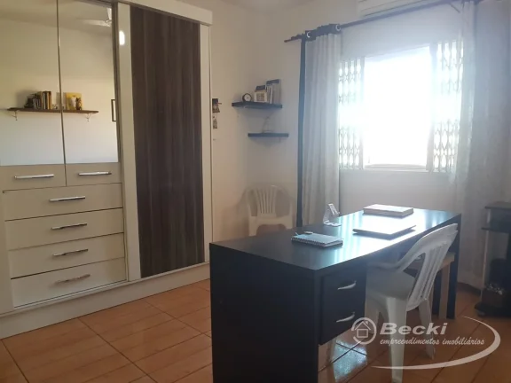 Imagem Casa no bairro Itaum, Joinville: 126m², 4 dormitórios, 1 suíte, 4 banheiros por R$ 840.000 - Venda.