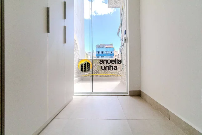Imagem Excelente Apartamento Copacabana - Quadra da Praia / Varanda vista mar!