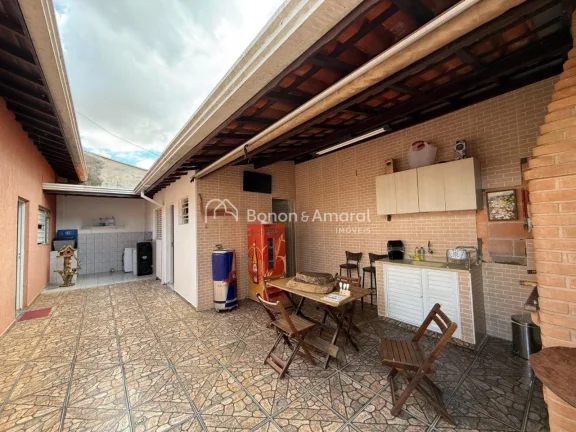 Imagem Esta casa estilo assobradada no Condomínio Itamanbuca oferece excelente distribuição de ambientes...