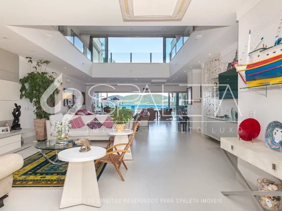 Imagem Mansão pé na areia totalmente mobiliada à venda no condomínio Costa Verde em Caraguatatuba