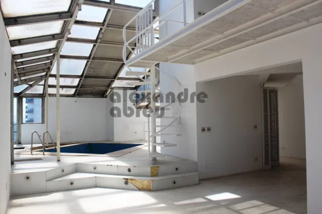Cobertura triplex com 642m² área privativa próximo ao Shopping Higienópolis