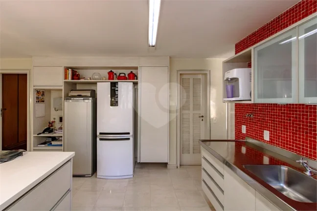 Imagem Casa à venda com 4 quartos, sendo 1 suíte, em Morumbi, São Paulo - SP