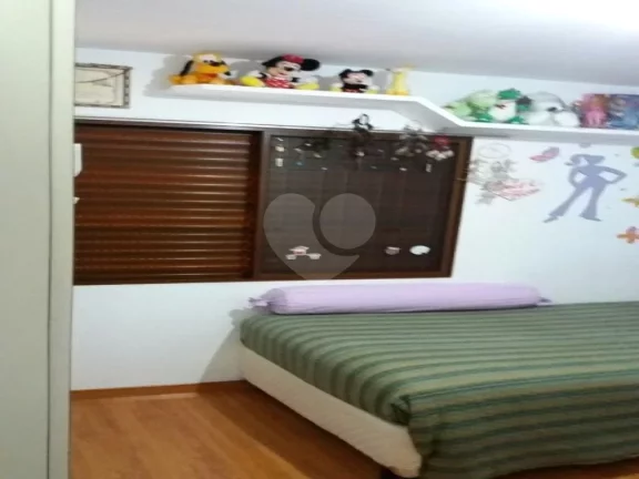 Imagem Casa à venda com 3 quartos, sendo 1 suíte, no condomínio Alameda do Eucaliptos, São Paulo - SP