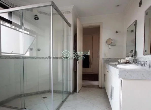 Imagem Ótima oportunidade no Real Parque. Apartamento original com 256m2 de área privativa, 4 dormitório...