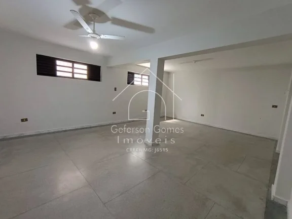 Imagem Casa à Venda com 7 quartos sendo 2 suítes, Centro - Mantena - MG