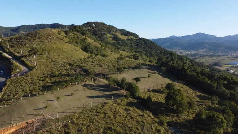 Imagem Terreno de 6.849,71 m² com Vista para Lagoa e Praias - Garopaba e Paulo Lopes-SC