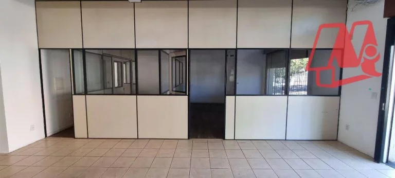 Imagem Na Cavalhada, loja de 90m².