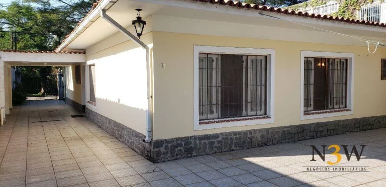 Imagem Casa térrea à venda no Alto de Pinheiros São Paulo SP com 3 dormitórios, 1 suíte, 4 vagas de garagem e 330m² na Rua Barajuba.