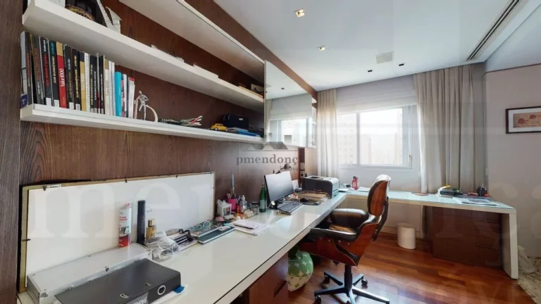 Imagem Apartamento à venda com 3 quartos e 5 vagas em Alto De Pinheiros-SP, 376m²