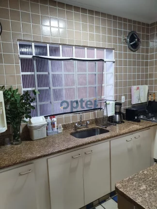 Imagem INCRÍVEL SOBRADO C/03 QUARTOS,SENDO 1 SUITE, SALA AMPLA , 03 BANHEIROS ,3 VAGAS , COM 202 M². VILA FLORESTA -STO ANDRÉ