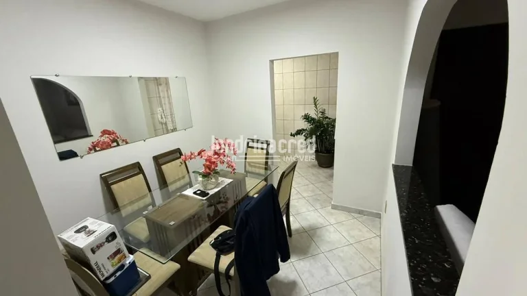 Imagem Casa à venda na Zona Norte de Londrina com 3 dormitórios, suíte, área gourmet, churrasqueira, ótima localização e 170m² construídos no bairro Sebastião ZN