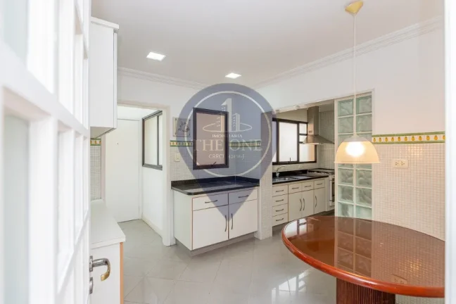 Imagem Oportunidade única em Moema: Apartamento de alto padrão com 4 quartos, 3 suítes e 155m² - São Paulo-SP