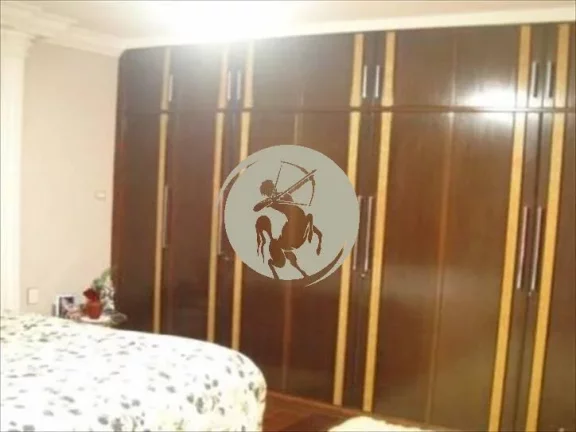 Imagem CASA COM 3 DORMITÓRIOS SENDO 2 SUÍTES, 1 BANHEIRO SOCIAL, COPA, COZINHA, LAVABO, DEPENDÊNCIA PARA...