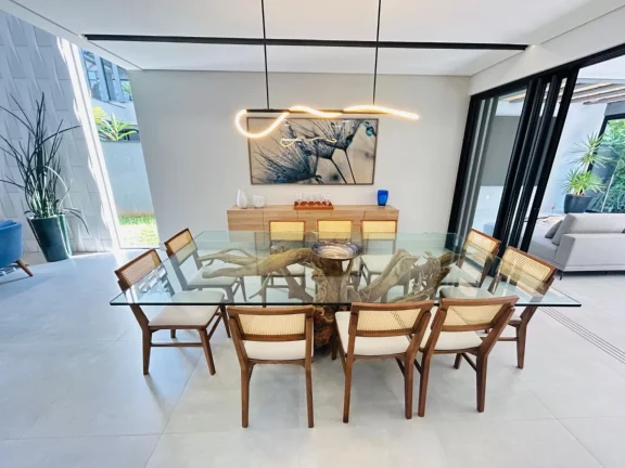 Imagem Casa de Luxo à Venda na Riviera de São Lourenço Módulo 17: 8 Quartos, 8 Suítes, 3 Salas, 4 Vagas de Garagem e 620m² de Área!