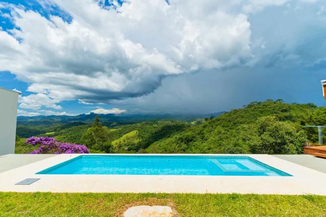 Imagem Exclusividade: Design Moderno com Vista para a Pedra do Baú