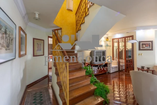 Imagem Cobertura duplex no Alto de Pinheiros com 310 m², 3 quartos ( 1 sui­te ) e 3 vagas.