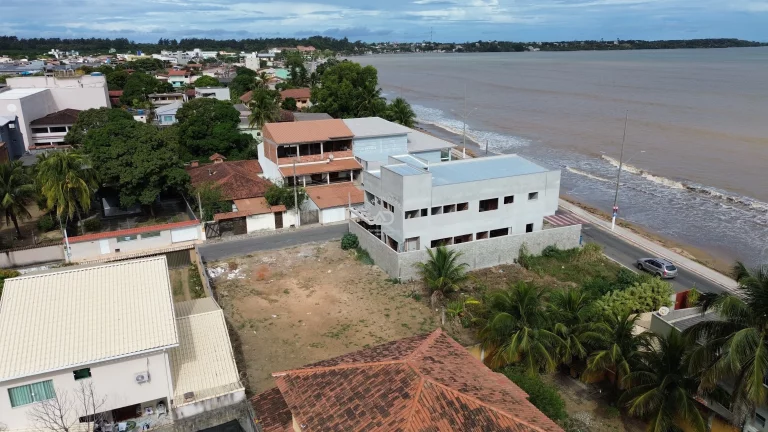 Imagem Tour Virtual 360: Vista Deslumbrante do Mar: Lote Exclusivo em um Bairro Comercial - Descubra Agora!