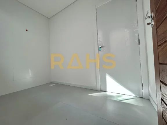 Imagem Linda casa recém construída com 1 suíte e 2 quartos, sacada com churrasqueira e 2 vagas de garage...