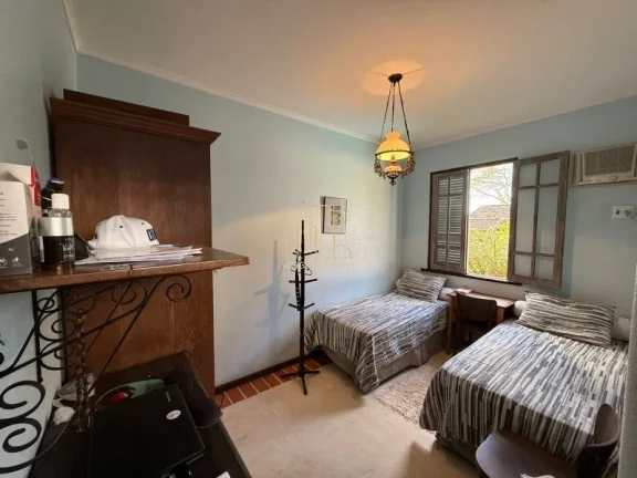 Imagem Linda Casa em Condomínio de Alto Padrão em Jaguaribe, Salvador-BA: 5 Quartos, 2 Suítes, 4 Salas, 4 Vagas - 333m²!
