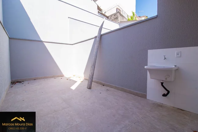 Imagem Sobrado à venda no Rio Pequeno, Novo com 2 Suítes e 2 Vagas de Garagem