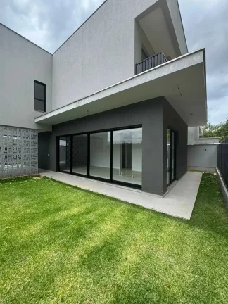 Imagem Casa com 3 dormitórios sendo 3 suítes e 2 vagas de garagem em Joinville/SC