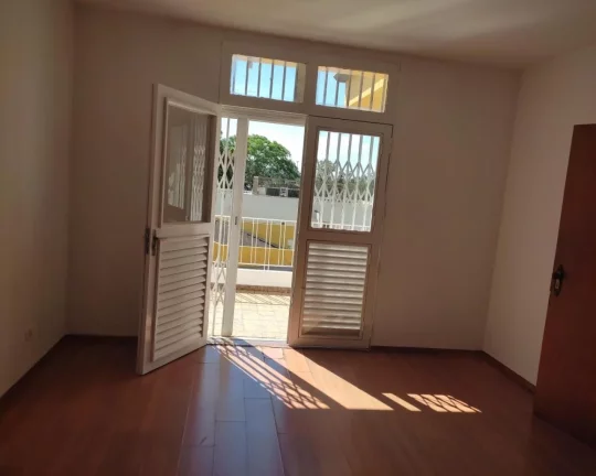 Imagem Lindo sobrado com piscina, hidromassagem,3 dormitórios 3suitsFl55
