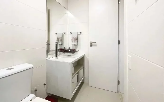 Imagem Apartamento mobiliado com 2 suítes e 2 vagas de garagem na Praia Brava em Itajaí
