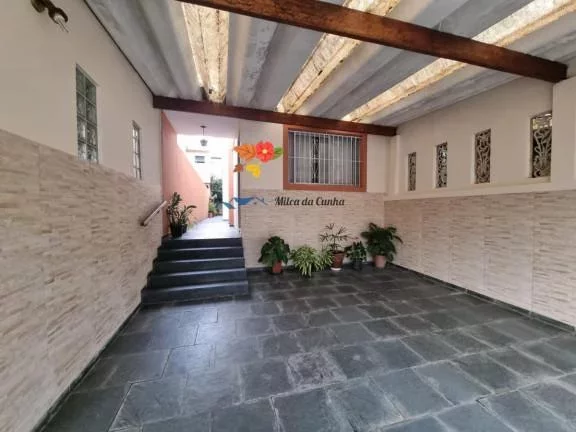 Sobrado à Venda com 3 dormitórios, 1 suíte, 2 vagas, com 190m², Jd Ocara em Santo André