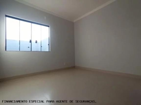 Imagem Casa para Venda em Maringá, Parque Avenida, 2 dormitórios, 1 suíte, 2 banheiros, 1 vaga