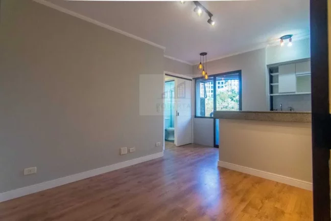 STUDIO À VENDA NO MORUMBI COM VARANDA NA SALA E QUARTO