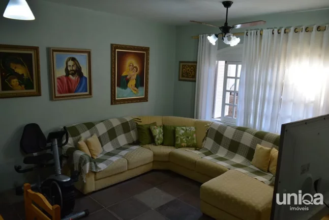 Imagem Sobrado com 04 dormitórios sendo 01 suite com closed e hidromassagem.