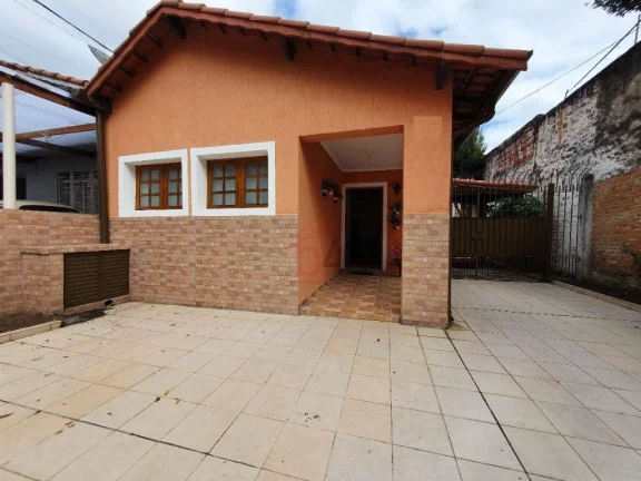 Imagem Casa em Vila à venda, térrea, Campo Belo 3 quartos, quintal com possibilidade de jardim, piscina, churrasqueira entre outros. 5 vagas de garagem.