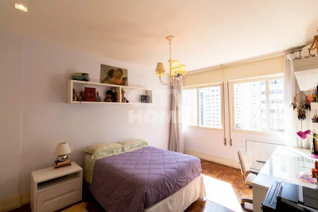 Imagem Apartamento reformado de 354m², com quatro suítes, sendo uma máster com closet,, hall, lavabo, sa...