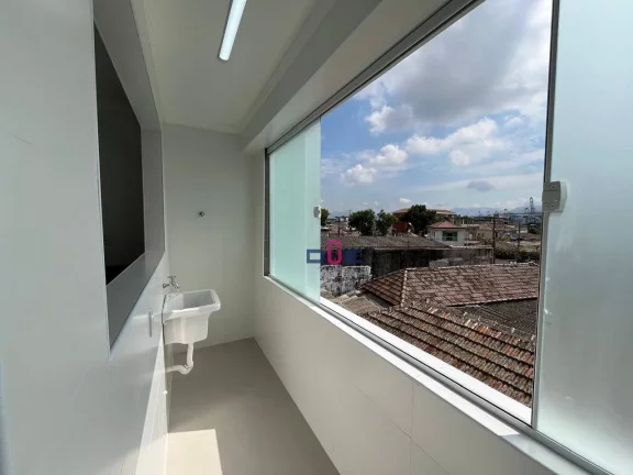 Imagem Apartamento impecável, no canal 6 de frente, 2° andar com sacadinha. 2 quartos sendo 1 suite e vaga