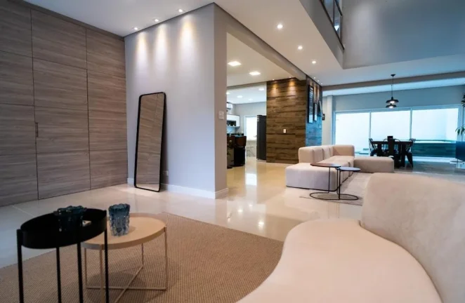 Imagem Casa em Condomínio de Luxo em Itapeva, Votorantim-SP: 3 Quartos, 3 Suítes, 4 Vagas de Garagem, 280m² de Área!