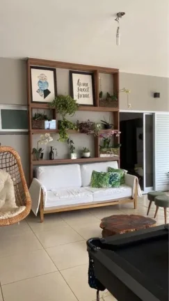 Imagem Casa em condomínio de luxo no bairro Caguassu em Sorocaba-SP: 3 quartos, 1 suíte, 4 banheiros, 4 vagas de garagem.