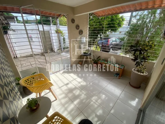 Imagem Casa Espaçosa com 6 Quartos e 2 Suítes à Venda por R$ 600 Mil