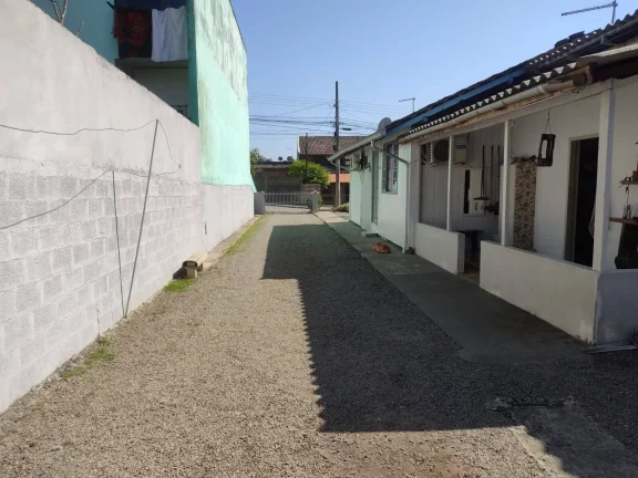 Imagem Terreno com uma casa mista no paranaguamirim