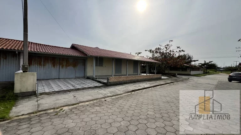 Imagem Casa em esquina no Bal. Cascata Vermelha em Jaguaruna/SC
