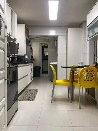 Imagem Apartamento à Venda no Condomínio Edifício Rembrandt - 143m², 3 Quartos, Mobiliado!