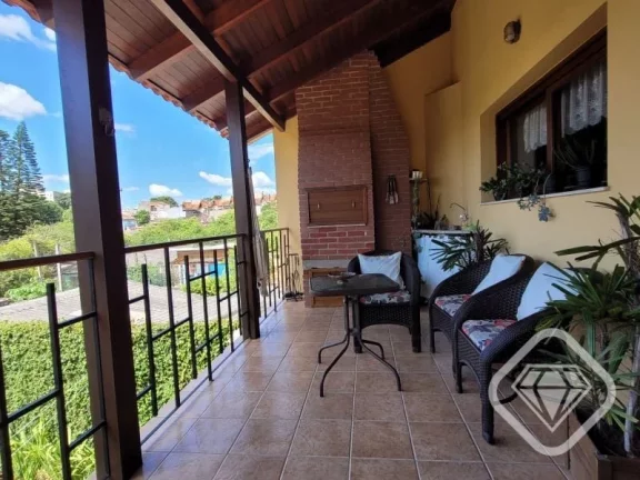 Imagem Casa tradicional, sólida e cheia de história - perfeita para morar!

A Brilhante Imóveis apresent...