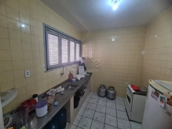 Imagem Excelente casa de esquina, bem ventilada, em ótima localização no Rodolfo Teófilo próximo ao Co...